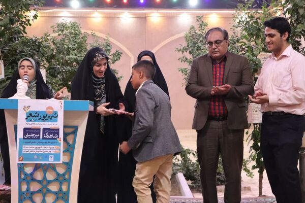 «محفل شهریور شعر» با حضور دانش‌آموزان یزدی