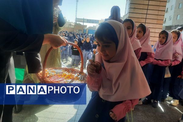  مراسم میلاد حضرت زینب (س)در مدرسه مهرآیین بهارستان دو