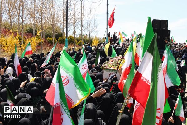 تشییع پیکر خانوداه شهید دکتر حسین طاهری در پردیس