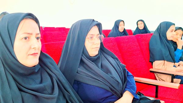 تجلیل از دانش‌آموزان نخبه مسابقات قرآن، عترت و نماز و تربیت‌بدنی