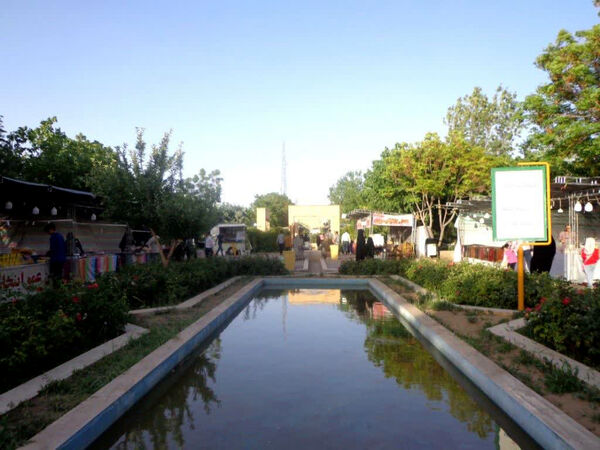دومین نمایشگاه گل و گلاب در پردیسان قم