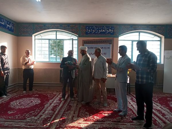 برگزاری انتخابات انجمن اولیا و مربیان با حضور امام‌جمعه در دبیرستان عابدینی خرم صفادشت ملارد