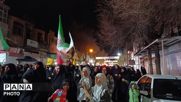 دهه نودی‌ها در زیر چتر انقلاب 