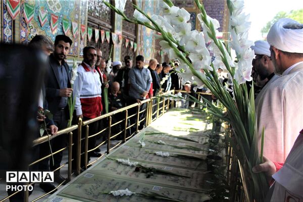 گلباران مزار شهدای حماسه آزادسازی خرمشهر در قم