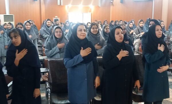 جشن جوانه ها باشور و شوق دانش آموزان در دبیرستان آرمینه مصلی نژادمشهد