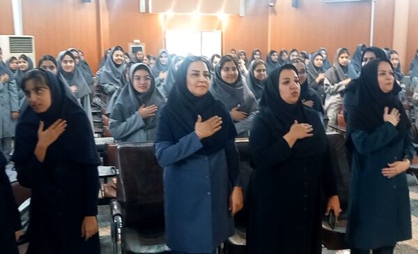 جشن جوانه ها باشور و شوق دانش آموزان در دبیرستان آرمینه مصلی نژادمشهد