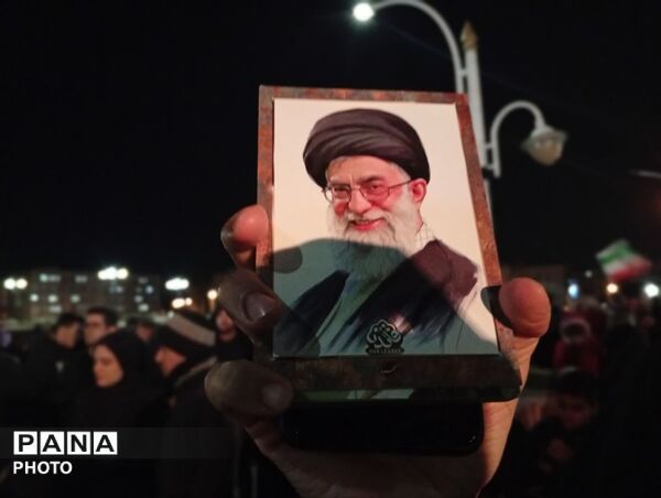 خدمت رسانی اعضای سازمان دانش‌آموزی استان سمنان به مردم در قالب پویش راویان و پیشتازان فتح
