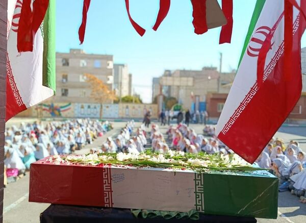 استقبال از پیکر شهید خوشنام در یازده مدرسه اشتهارد