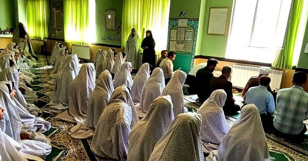 زنگ نماز در دبیرستان نمونه دولتی شهید خزایی اسدآباد