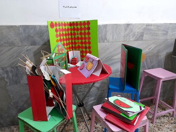 برپایی نمایشگاه به‌مناسبت هفته پژوهش در هنرستان بدیع مشهد