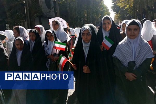 حضور پرشور دختران و پسران شهریار در روز استکبار ستیزی