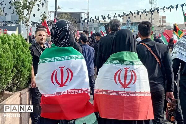 خروش نوجوانان در بدرقه رهبر شهید