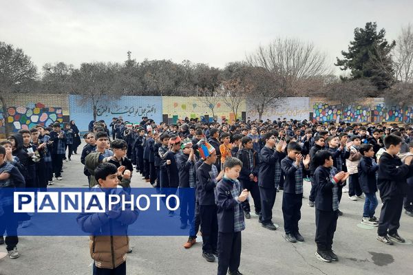حضور پرشور دانش آموزان ناحیه دو شهرری در برنامه‌های متنوع دهه فجر و جشن انقلاب