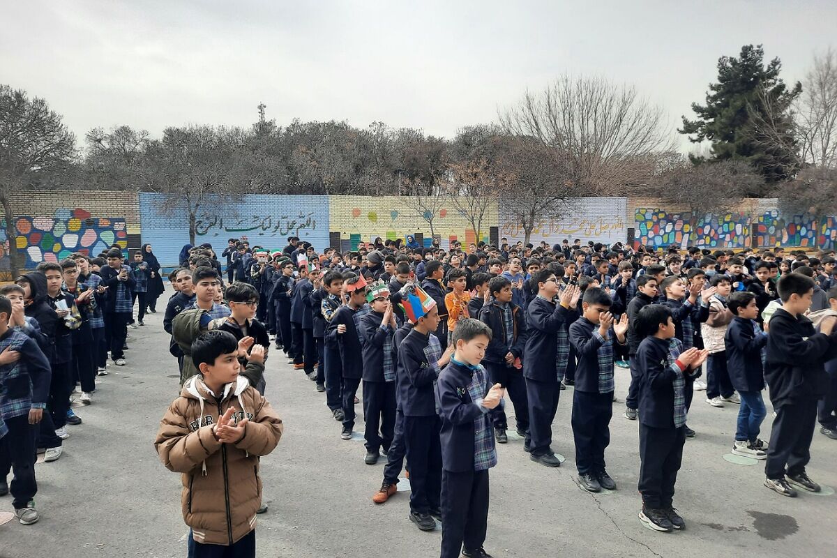 حضور پرشور دانش آموزان ناحیه دو شهرری در برنامه‌های متنوع دهه فجر و جشن انقلاب