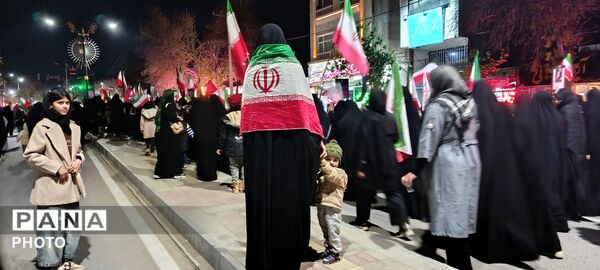 حضور پرشور مردم آشخانه در راهپیمایی شبانه بیعت با رهبری