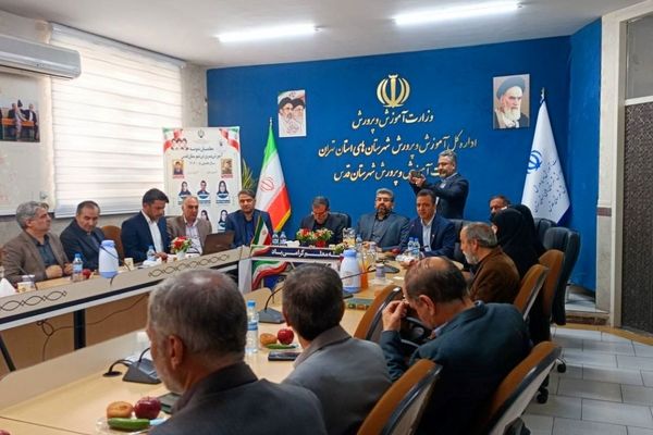 تجلیل از معلمان نمونه شهرستان قدس با حضور فرماندار و خانواده معظم شهدا