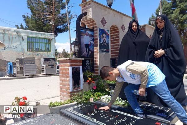 غبارروبی مزار شهدای آستان مقدس امام زاده‌حسن نسیم‌شهر
