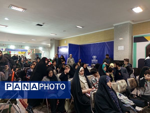 قاب‌های دانش‌آموزی در نمایشگاه قرآن و عترت مصلی تبریز