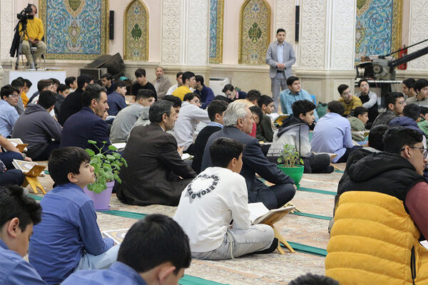 زمزمه آیات الهی در جمع دانش‌آموزان اردبیلی