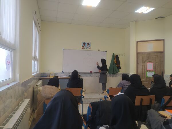 اجرای طرح مدادم در دبیرستان دخترانه امید 