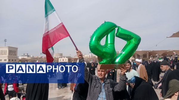 جلوه هایی از راهپیمایی جشن پیروزی انقلاب در شهر قم