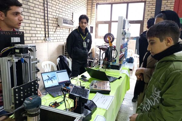 نمایشگاه دستاوردهای دانش‌آموزان هنرستان فنی حرفه‌ای‌ رباط‌کریم