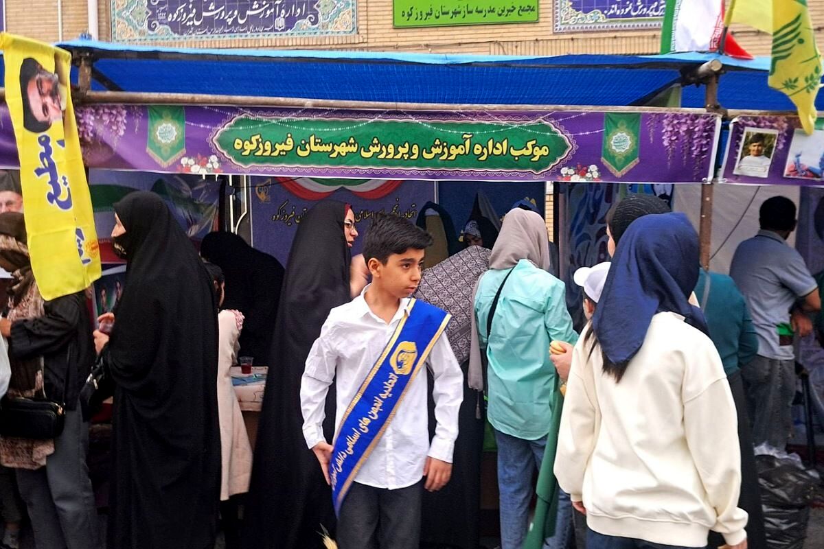 برپایی موکب «غرفه ولایت» توسط دانش‌آموزان انجمن‌های اسلامی فیروزکوه