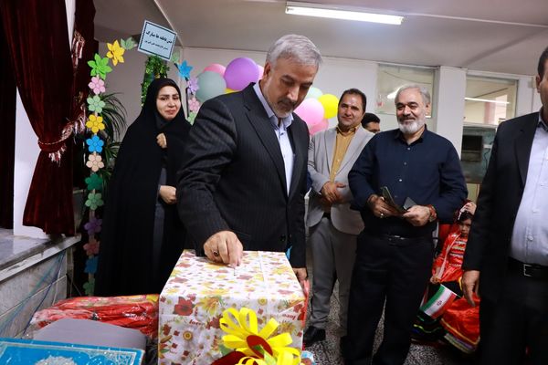 جشن عاطفه‌ها در آموزشگاه حاج محمد علی تقی پور
