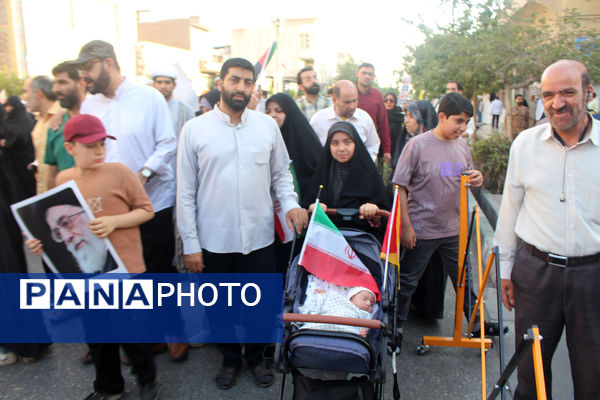 جلوه‌های حماسی از حضور نوجوانان قمی در مراسم تشییع شهدا 