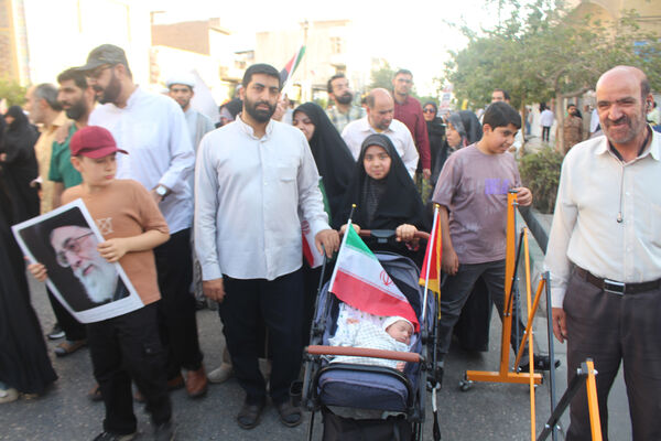 جلوه‌های حماسی از حضور نوجوانان قمی در مراسم تشییع شهدا 