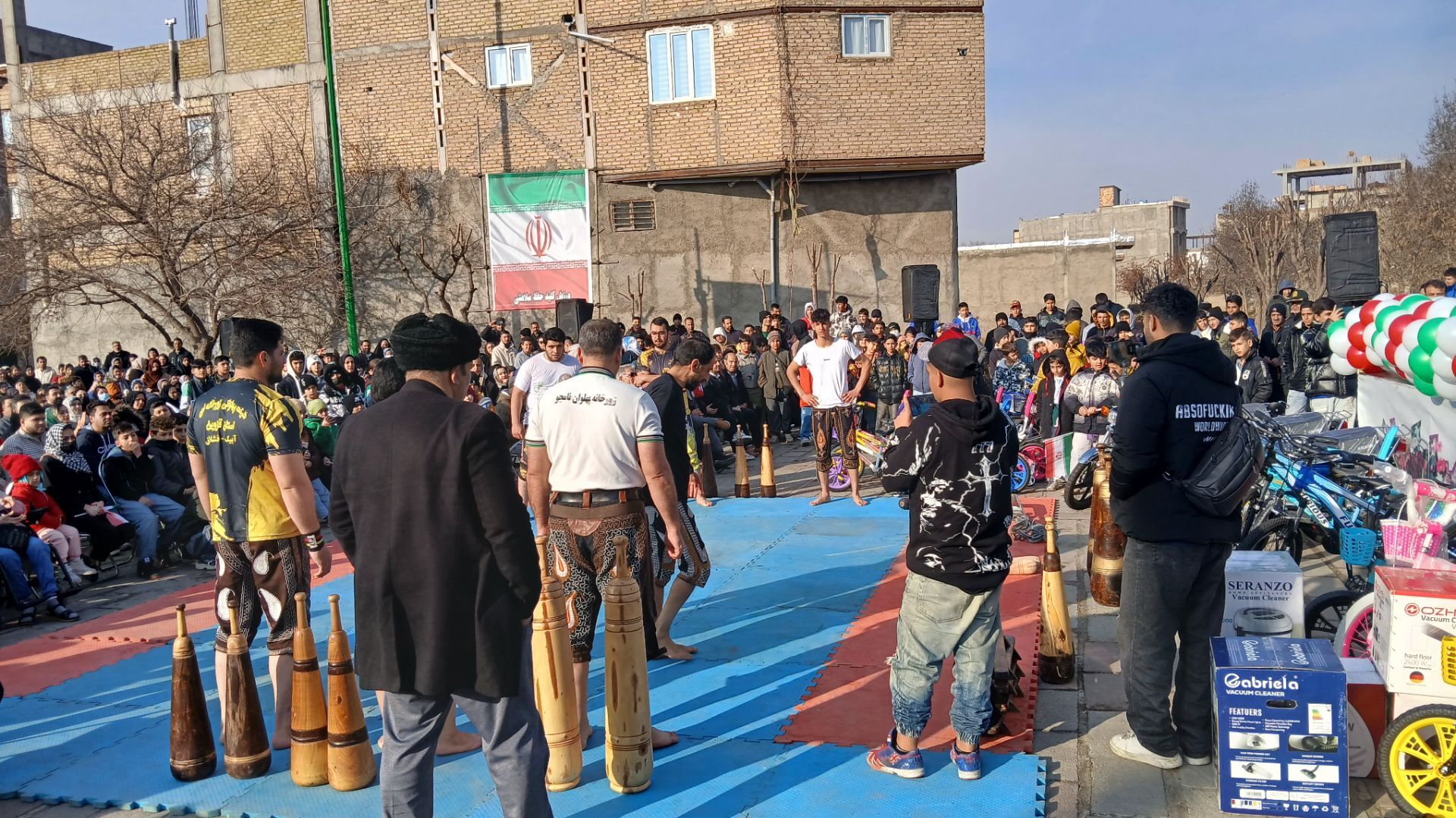 همایش بزرگ پیاده‌روی خانوادگی به مناسبت دهه فجر در شهرک سیدجمال‌الدین نظرآباد