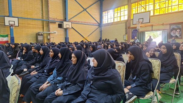 آیین نواختن زنگ ملی مهر ایثار و مقاومت در مدارس استان البرز