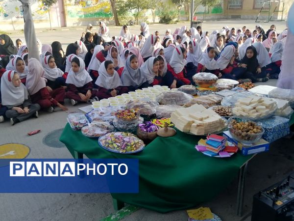 جشن ولادت حضرت زینب(س) و بزرگداشت روز پرستار در دبستان تکتم