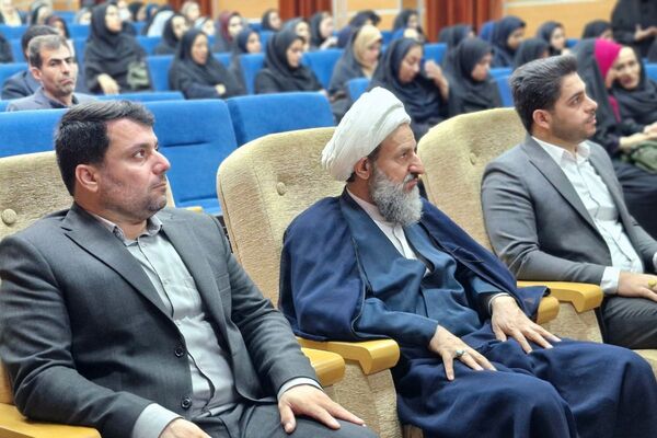 آیین تقدیر از مشاوران و رابطین مشاورین در قرچک