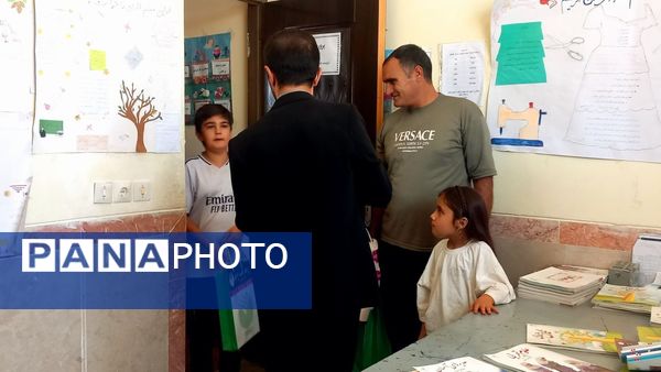 توزیع لوازم التحریر به کودکان نیازمند در روستای سراب غضنفر نورآباد
