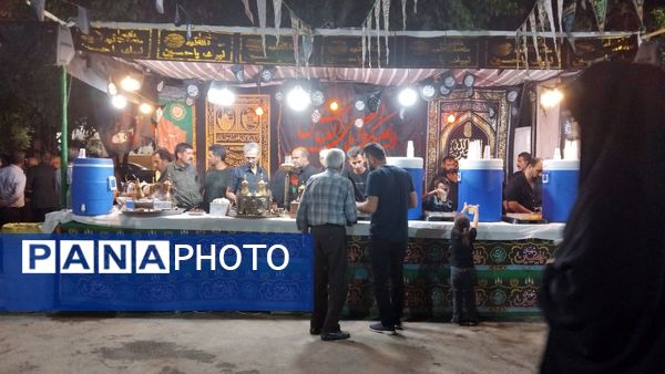 موکب‌های عزاداری‌، پذیرای عزاداران حسینی بودند