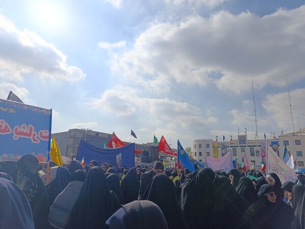 راهپیمایی 13 ابان در عرصه میدان شهدا مشهد مقدس 