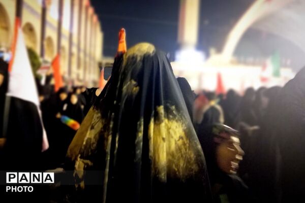 حضور باشکوه خونخواهان رهبر شهید در مصلی امام خمینی(ره) تهران