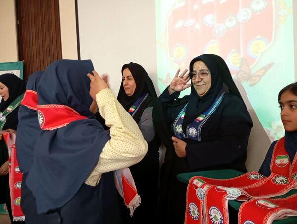 مراسم  تحلیف پیشتازان چهارمی در دبستان آرمینه مصلی نژاد 
