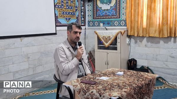 نشست صمیمی دانش آموزان هنرستان اندیشه شهر کهک با نماینده مردم قم در مجلس