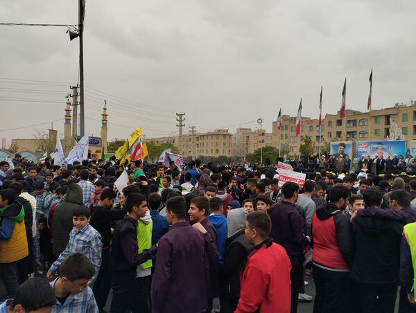 حضور دانش‌آموزان ملاردی در راهپیمایی روز سیزده آبان 