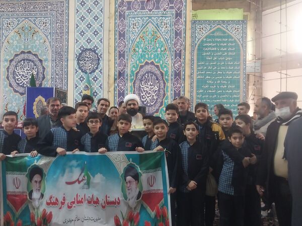 محفل انس باقرآن و اجرای سرود یاعلی با همکاری دانش‌آموزان مدرسه فرهنگ