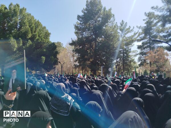 حضور بی سابقه مردم کرمان در نماز جمعه