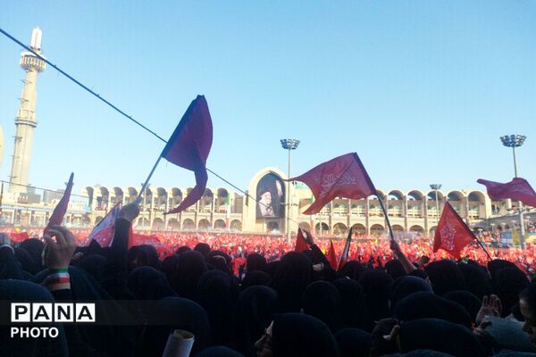 بدرقه با اشک و بیعت ،ایران در سوگِ قائد شهید امت