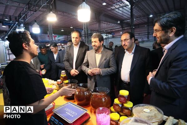 افتتاح نمایشگاه کالاهای اساسی استان در همدان