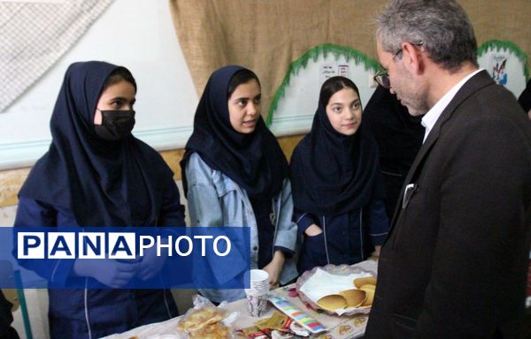 بازارچه دانش‌آموزی دبیرستان سپیده کاشانی ناحیه۱ 