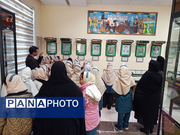 غبارروبی مزار شهدا توسط دانش‌آموزان دبستان سمیه