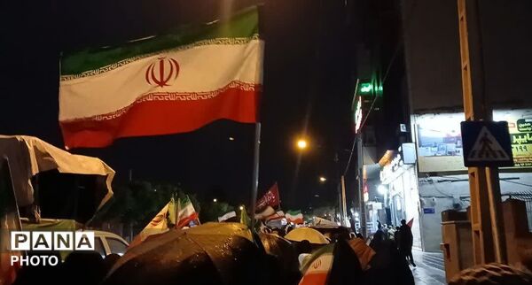 حضور مردم کرج در پنجاه و هفتمین شب بیعت با رهبری 