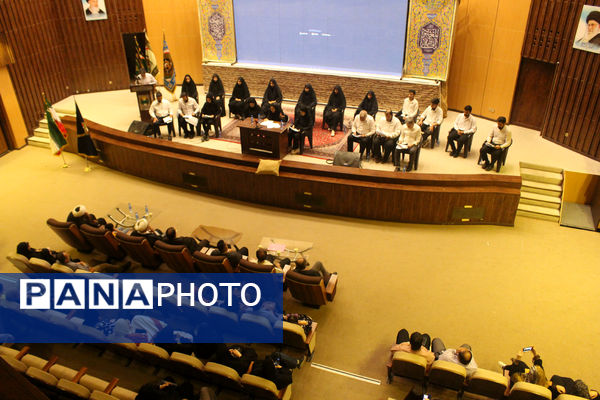 کارگاه نمایشنامه خوانی و نقد فیلم دفاع مقدس در قم