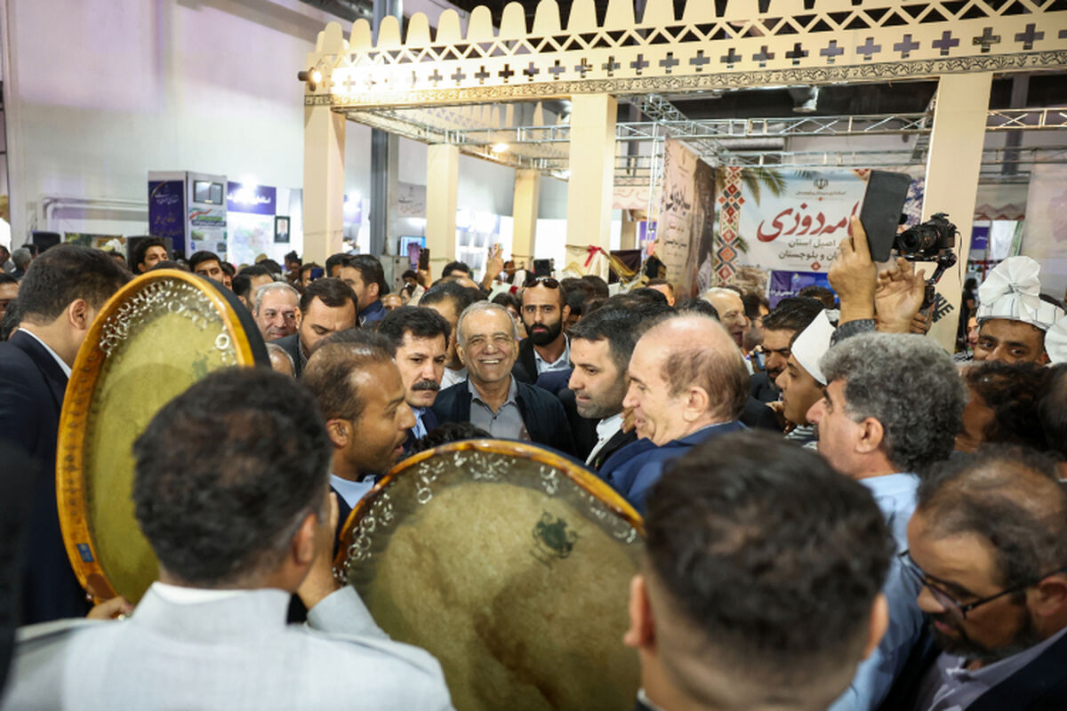 بازدید رئیس‌جمهور پزشکیان از نمایشگاه توانمندی‌های روستایی و عشایری ایران